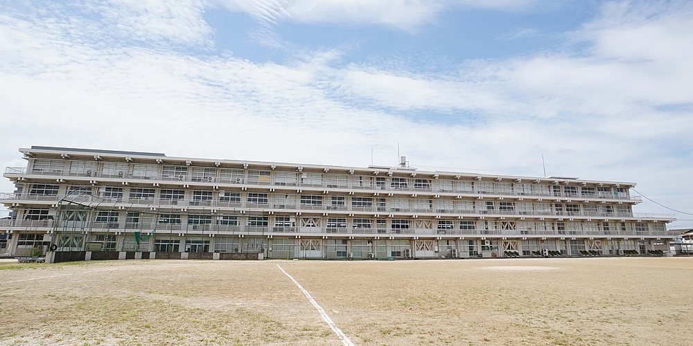 土浦第一中学校外観