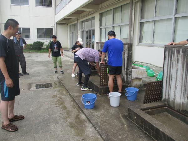 最後には側溝のお掃除まで・・・