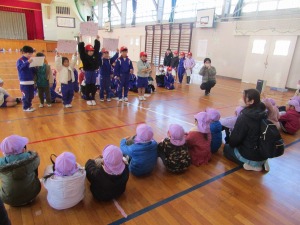 天川保育園児の小学校訪問