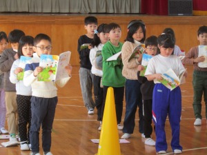１年生とあおぞら保育園との交流会