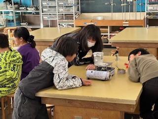 理科支援員の先生が入っての授業