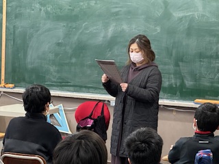 ボランティアによる朝の読み聞かせ（３月）