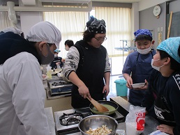 異学年交流　調理実習