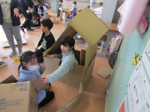 ３年生の段ボールアートづくり