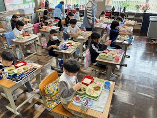 初めての給食