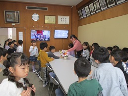 １年生　学校探検