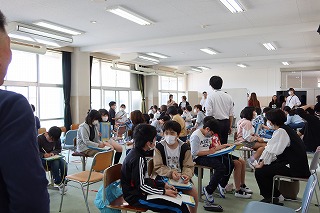 学年始め授業参観を実施しました
