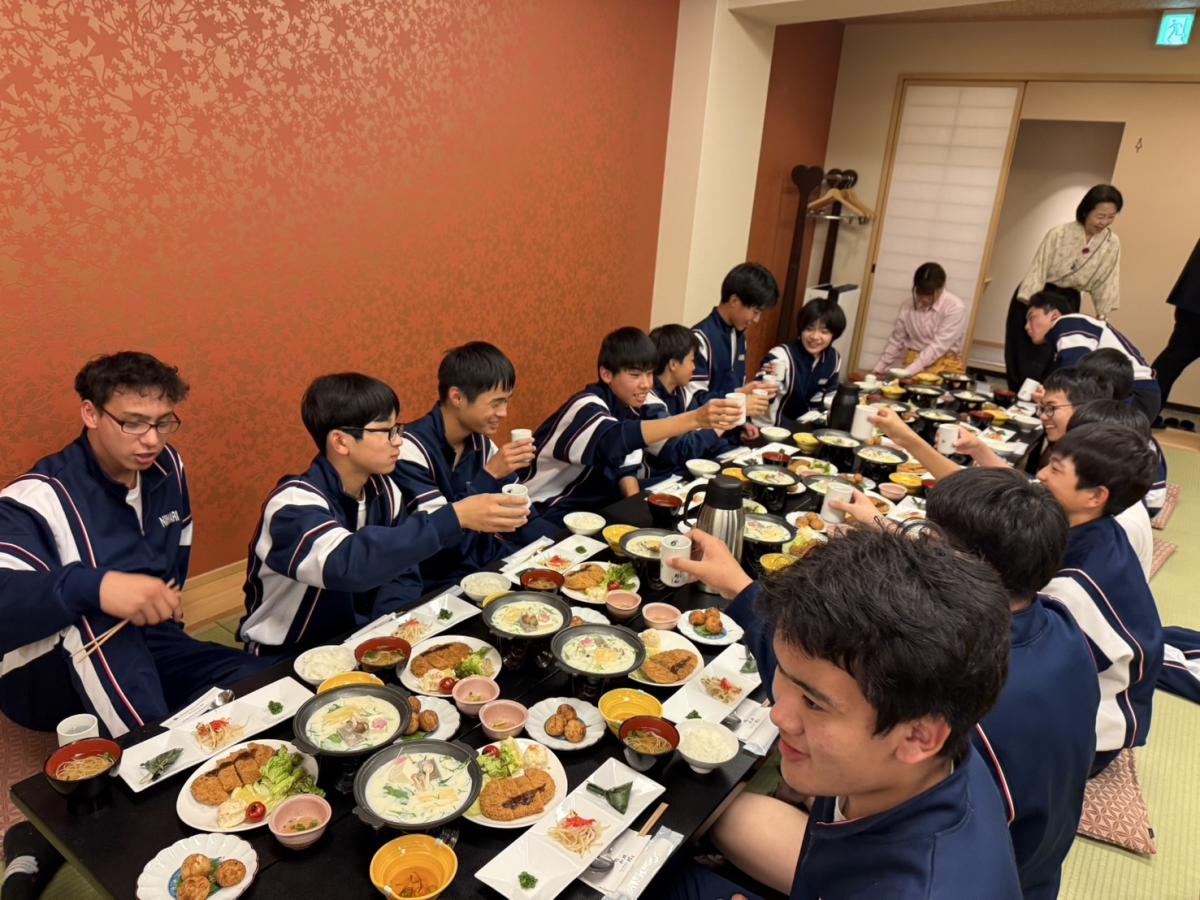 ９年生　修学旅行　１日目夕食