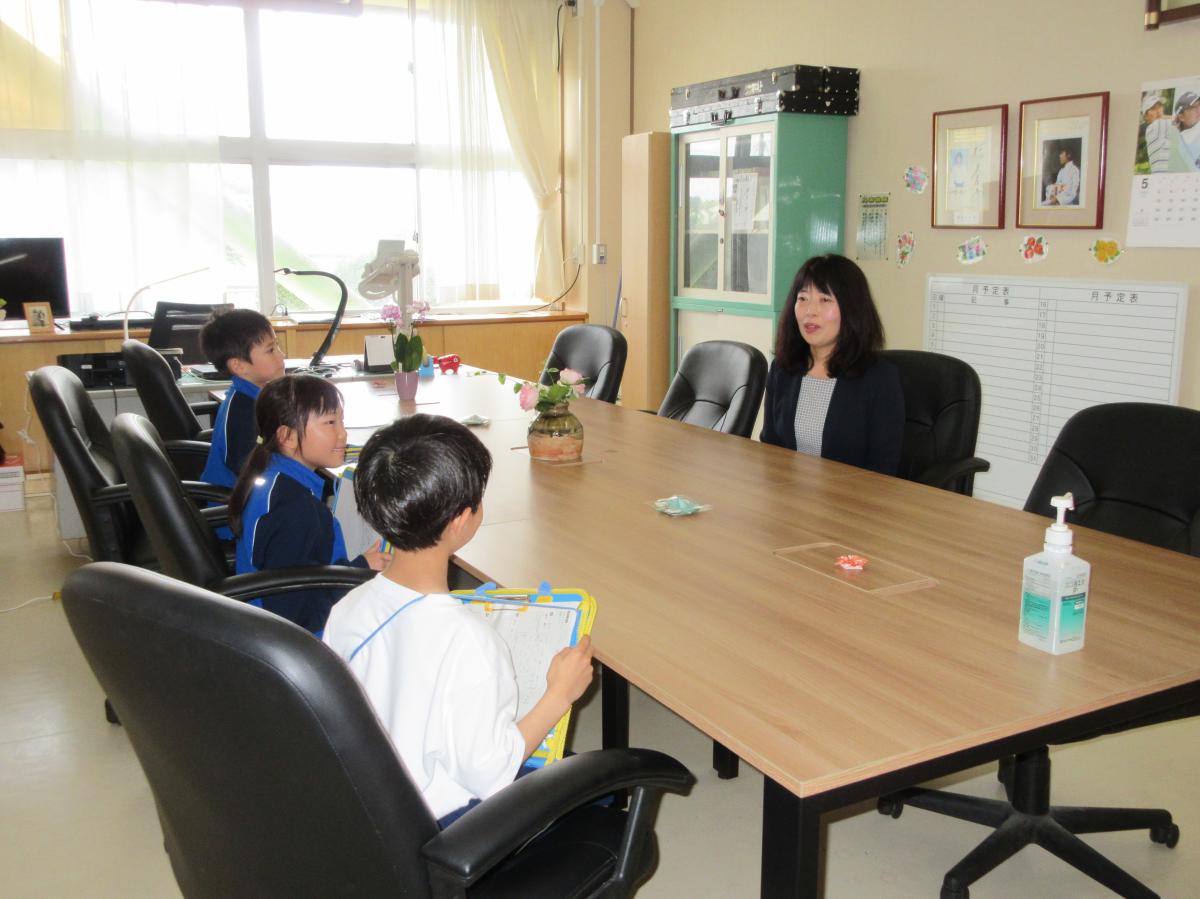 ５月１５日（木）２年生国語「はたらく人に話を聞こう」