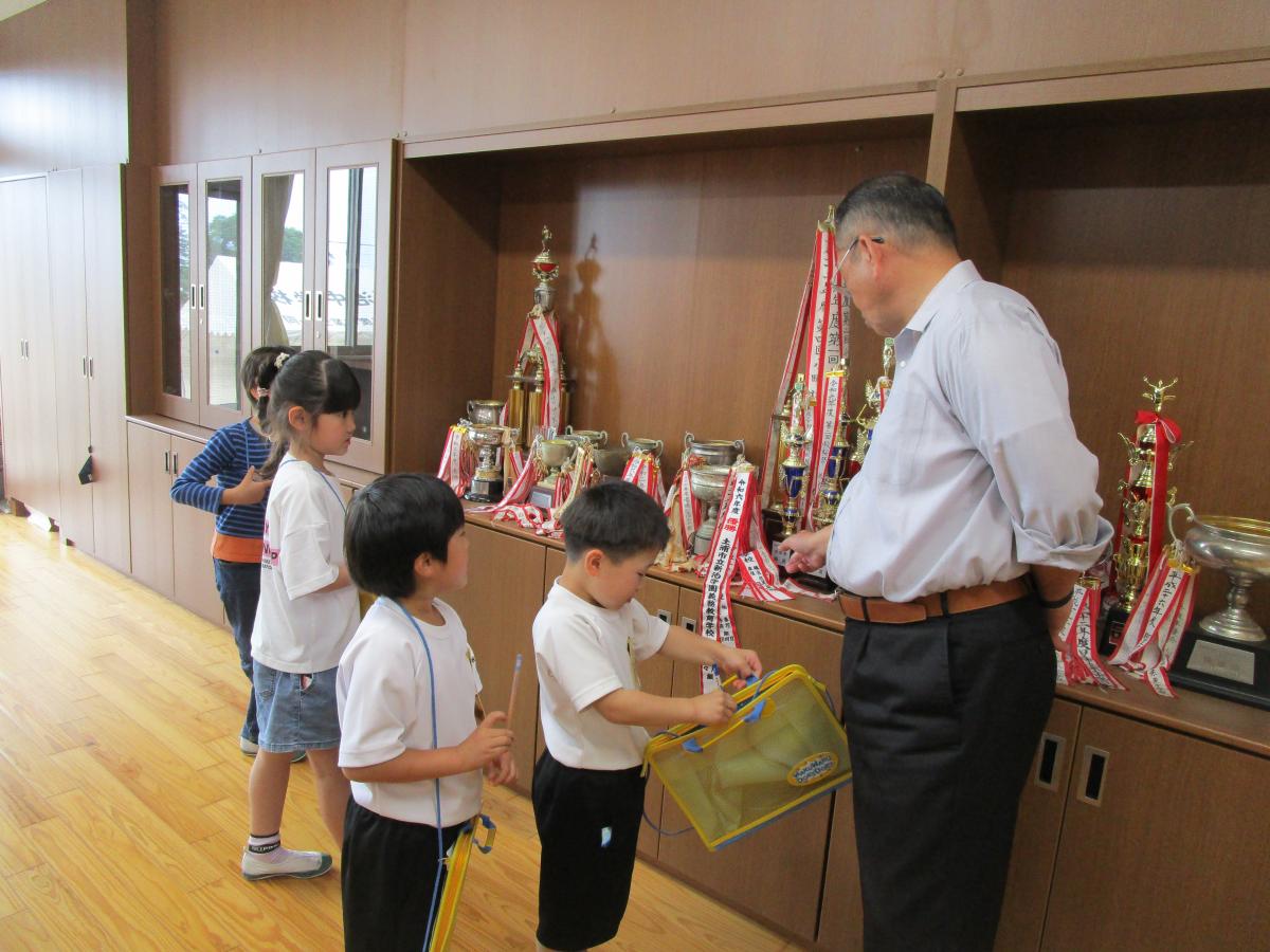 １・２年生学校探検
