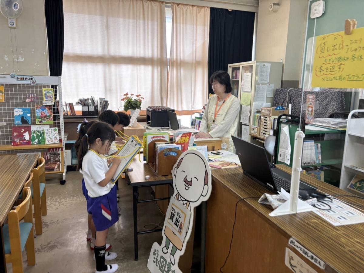 1年生生活科「がっこうのひとに　はなしを　きこう」