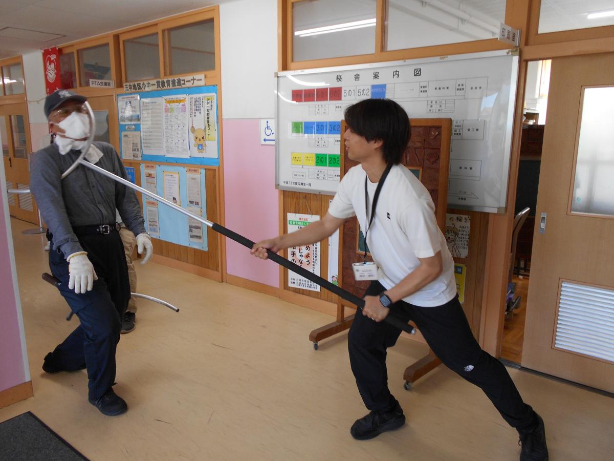 不審者対応の避難訓練