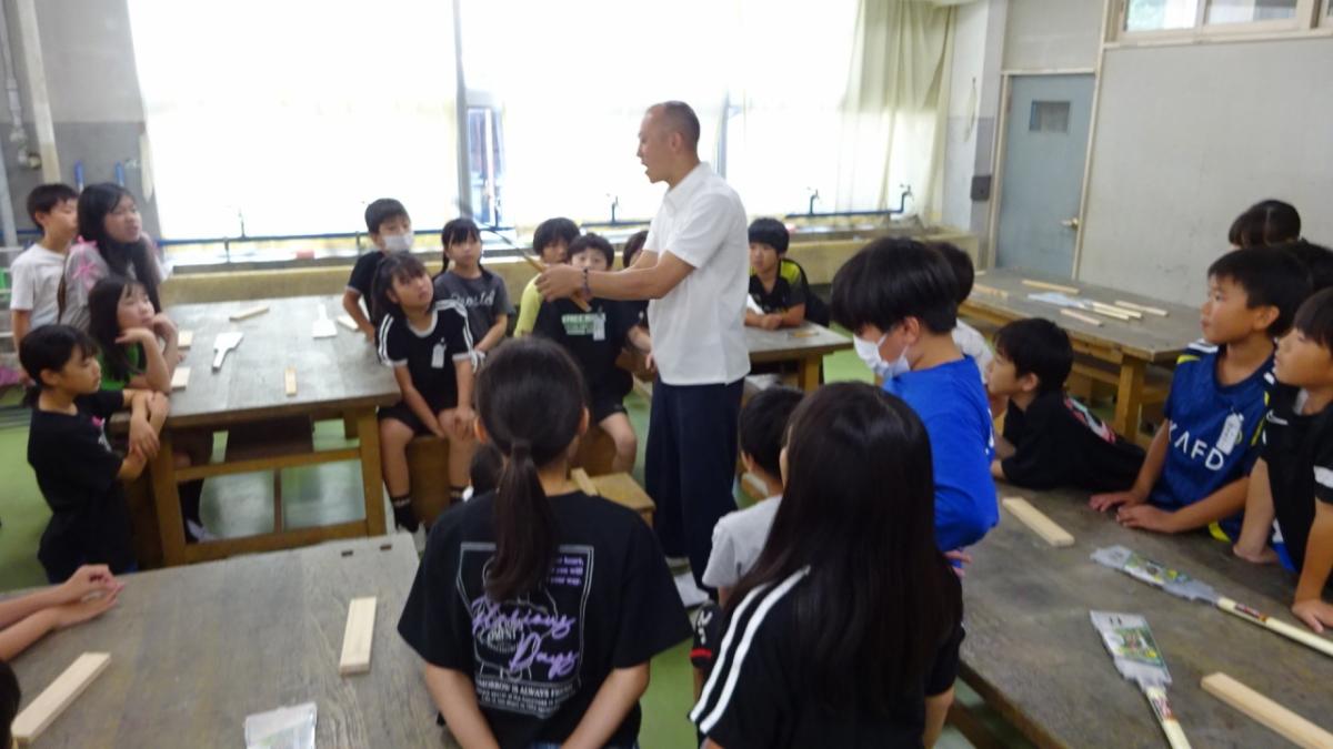 ４年生図工　「のこぎり講座」