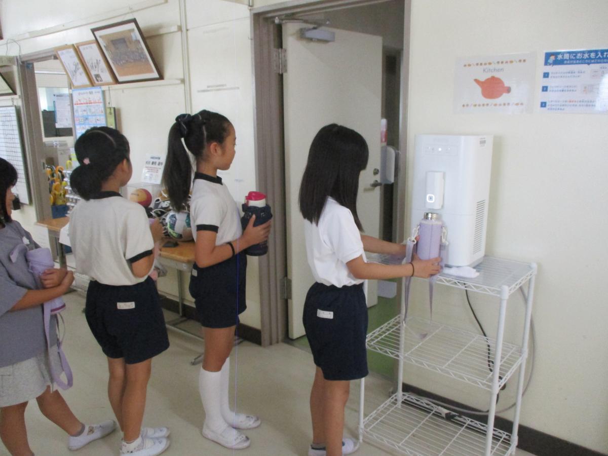 冷水機３機導入させていただきました！